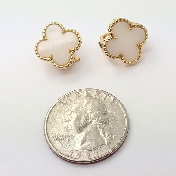 Rare! Van Cleef & Arpels Vintage Alhambra 18k Yellow Gold White Coral Earrings - Picture 4 of 12